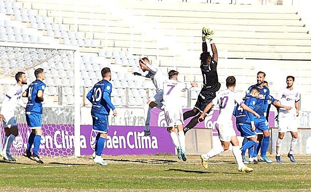 Los jugadores blancos han trabajado durante toda la semana en corregir los errores cometidos ante el Linares Deportivo 