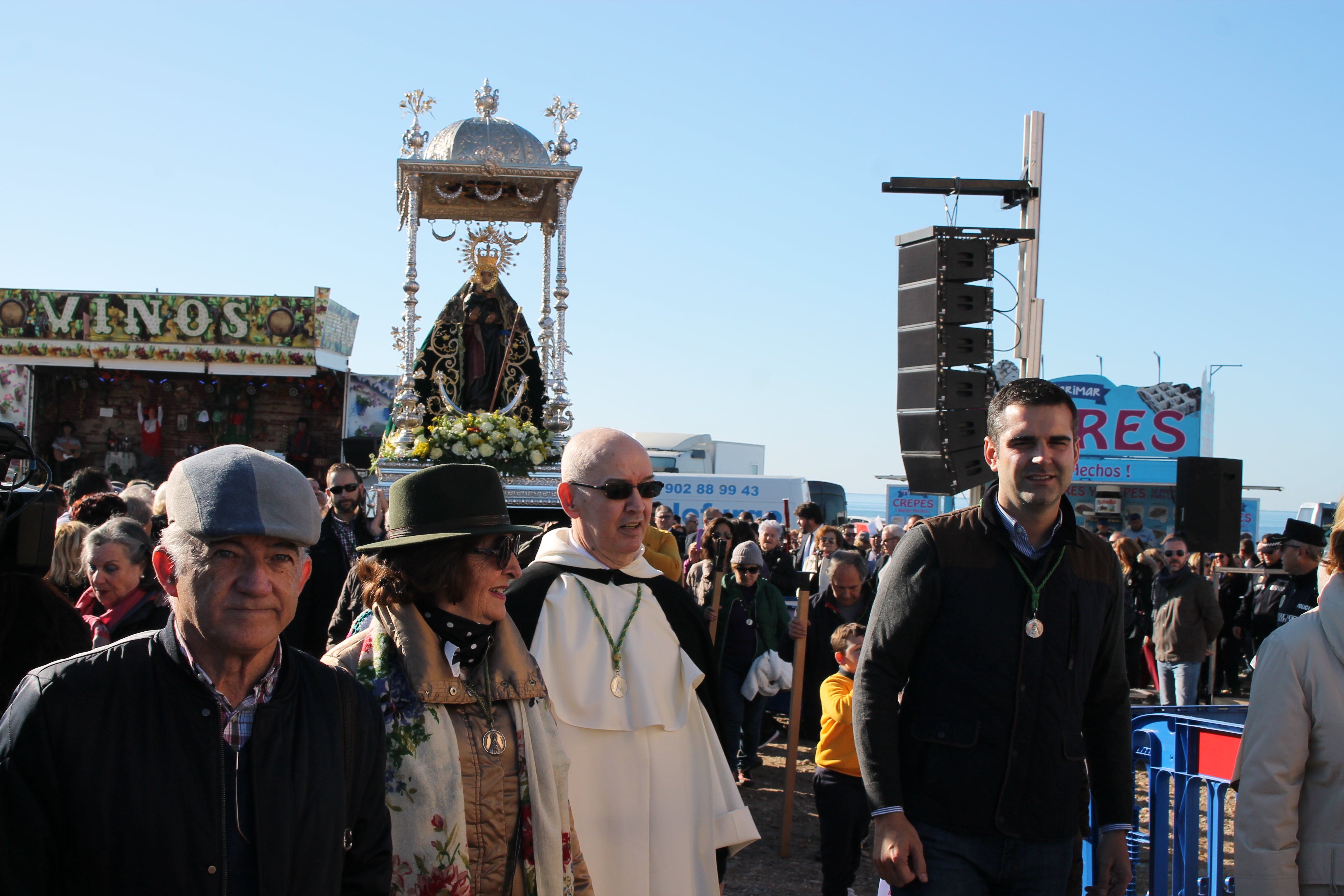 Miles de almerienses, un año más, y fieles a la tradición, acuden a disfrutar de una jornada de romería en honor de la patrona de la ciudad