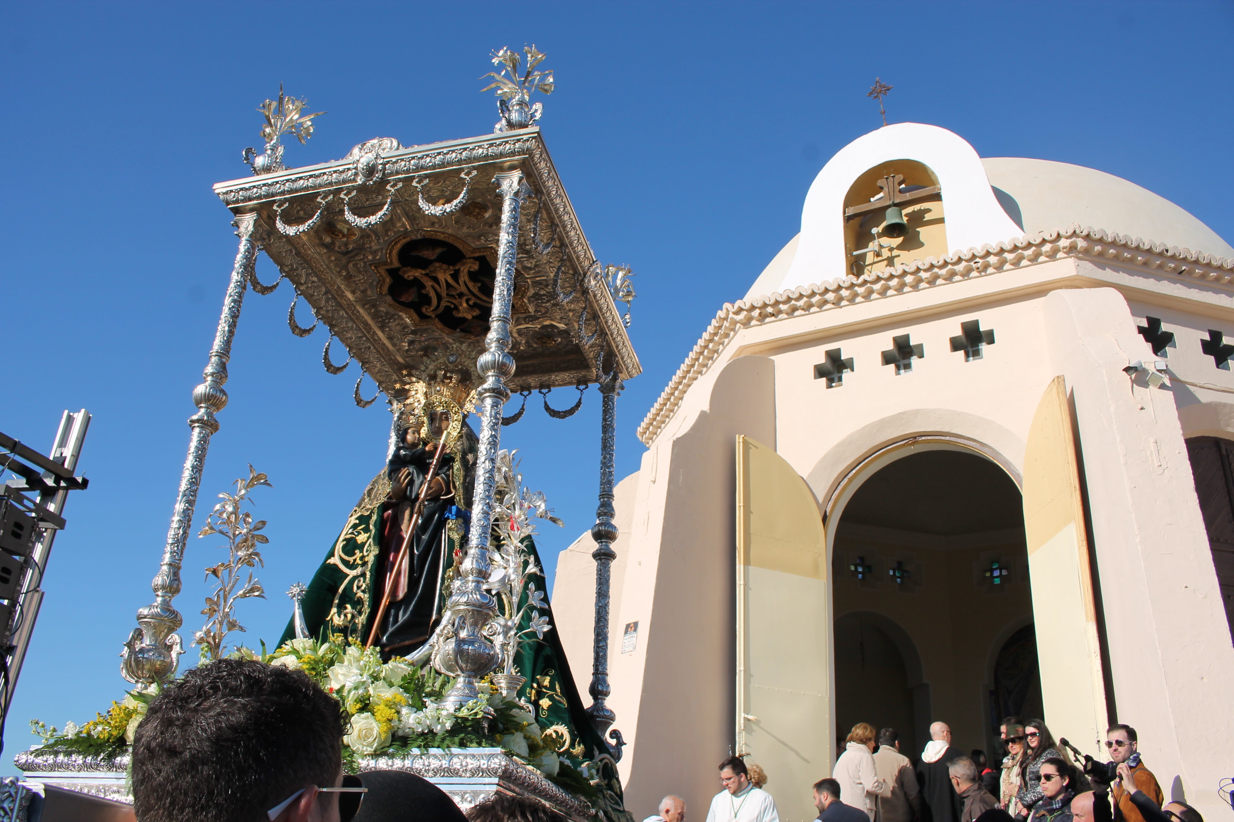 Miles de almerienses, un año más, y fieles a la tradición, acuden a disfrutar de una jornada de romería en honor de la patrona de la ciudad