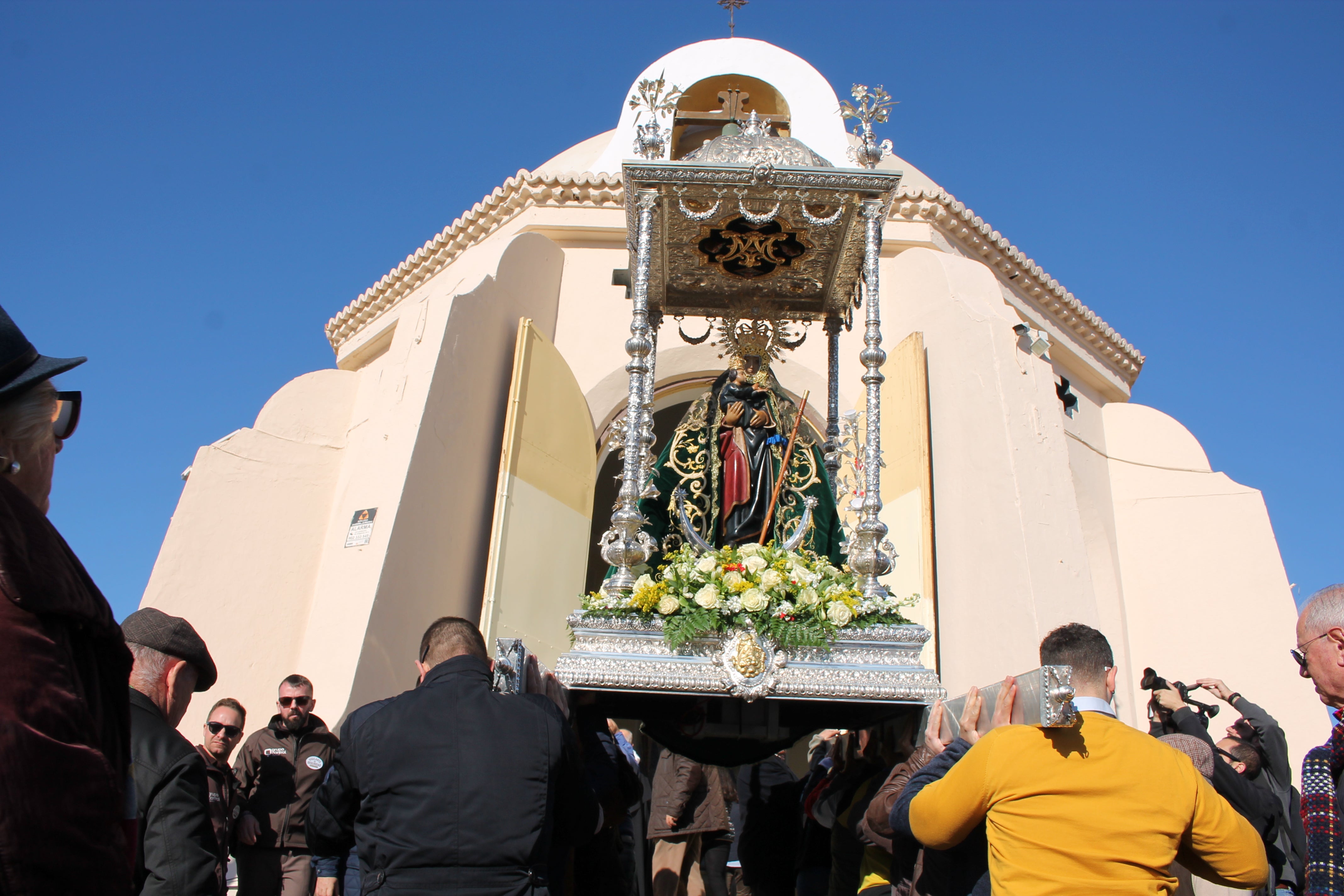 Miles de almerienses, un año más, y fieles a la tradición, acuden a disfrutar de una jornada de romería en honor de la patrona de la ciudad