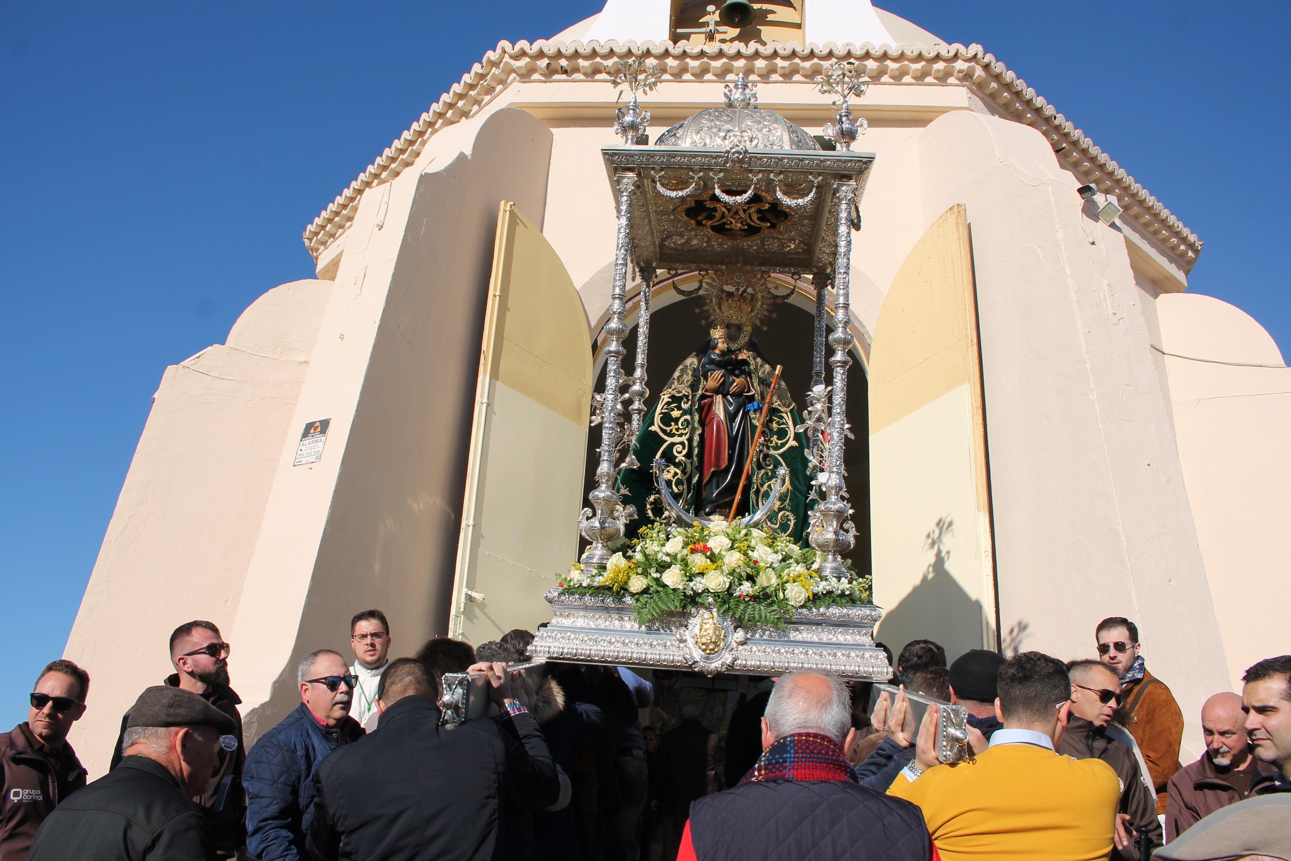 Miles de almerienses, un año más, y fieles a la tradición, acuden a disfrutar de una jornada de romería en honor de la patrona de la ciudad