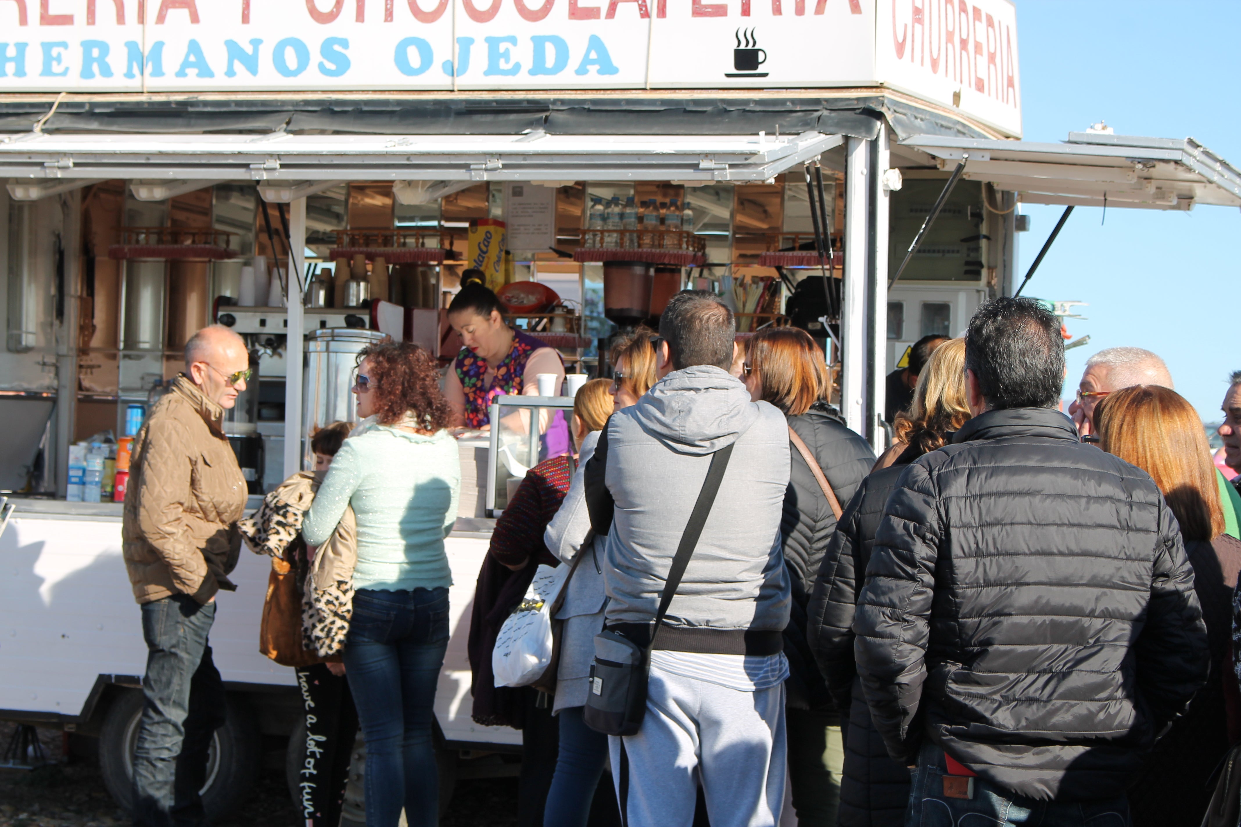 Miles de almerienses, un año más, y fieles a la tradición, acuden a disfrutar de una jornada de romería en honor de la patrona de la ciudad