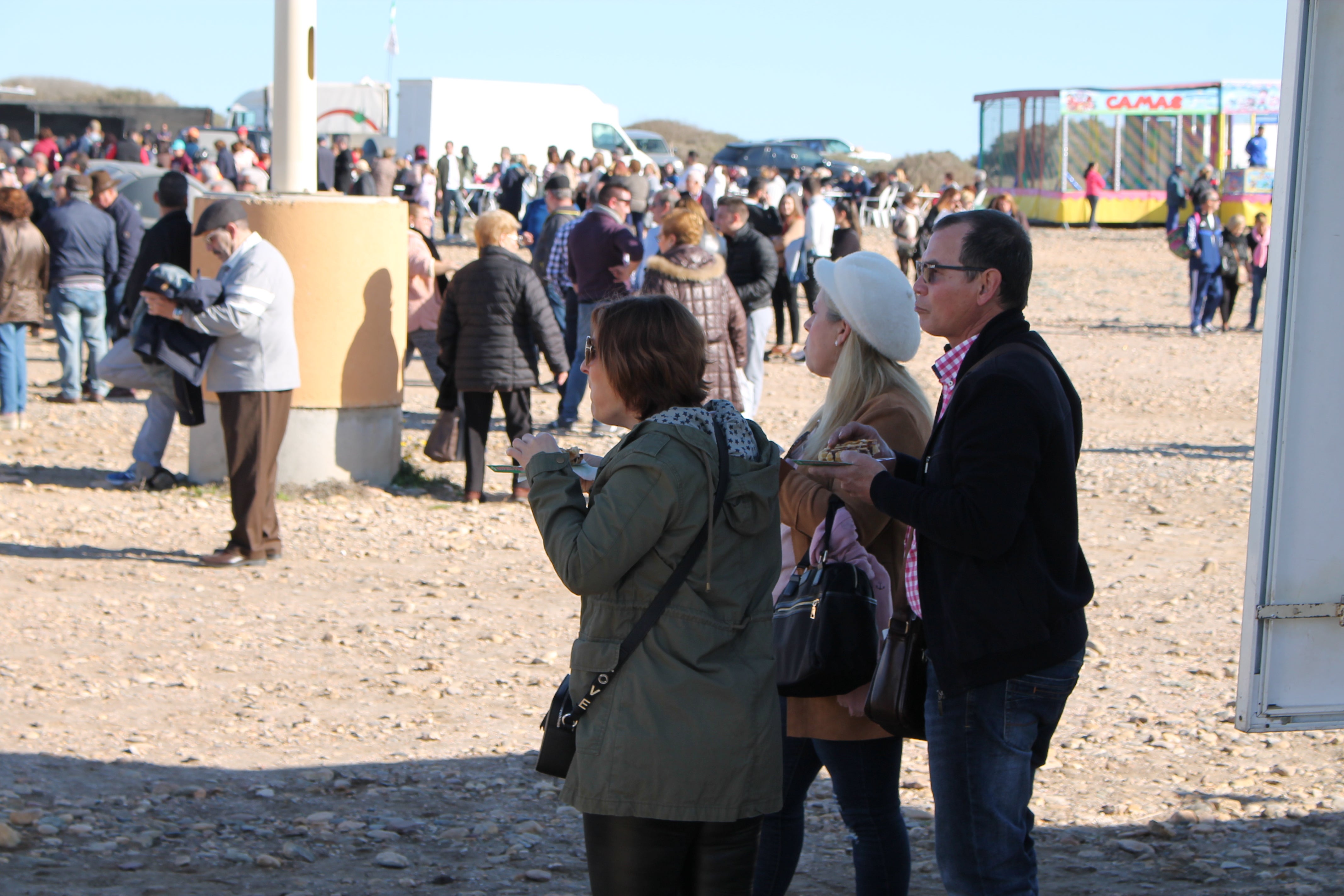 Miles de almerienses, un año más, y fieles a la tradición, acuden a disfrutar de una jornada de romería en honor de la patrona de la ciudad