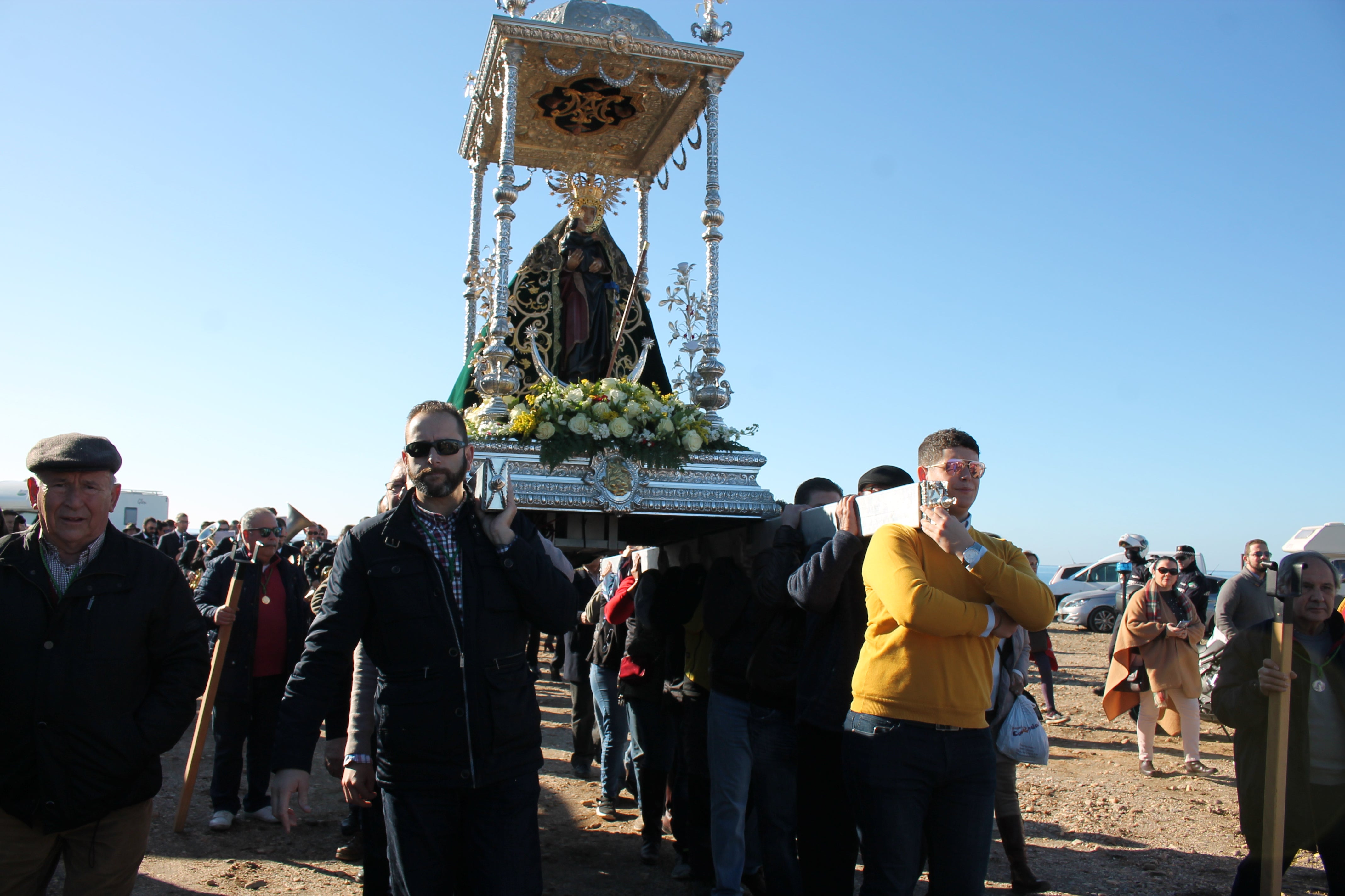 Miles de almerienses, un año más, y fieles a la tradición, acuden a disfrutar de una jornada de romería en honor de la patrona de la ciudad