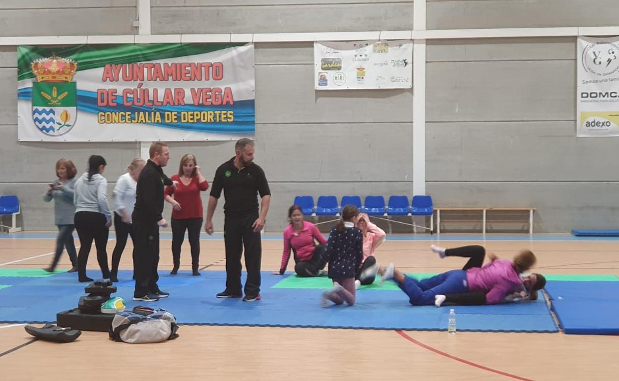 El pueblo granadino que enseña artes marciales a sus vecinas para que puedan defenderse ante una agresión