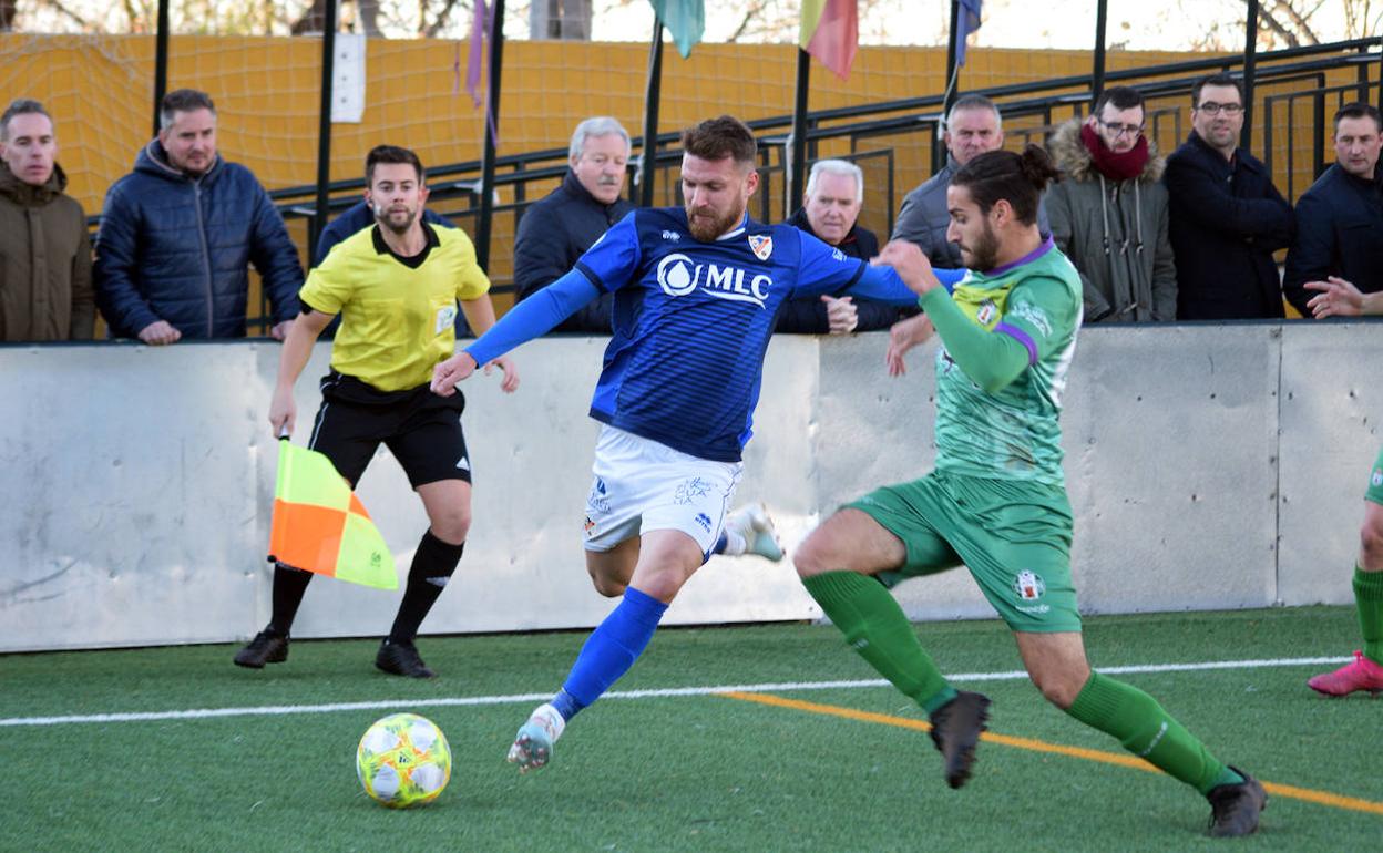 Iván Aguilar volvió a ser compañero de Chendo en la delantera titular. 
