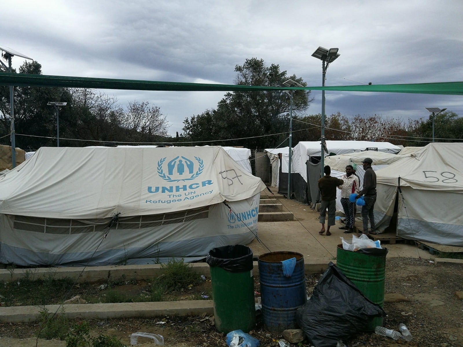 Mercedes, que ha pasado tres meses en Grecia, recoge ahora alimentos y productos de higiene para enviarlos a una oenegé local