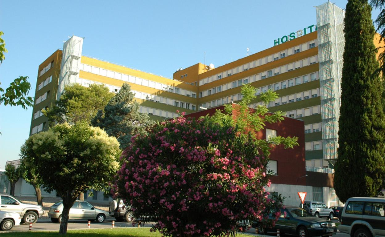 Accidente en Jaén | Cuatro personas resultan heridas en la colisión de una furgoneta y un turismo en la avenida de los Aparejadores