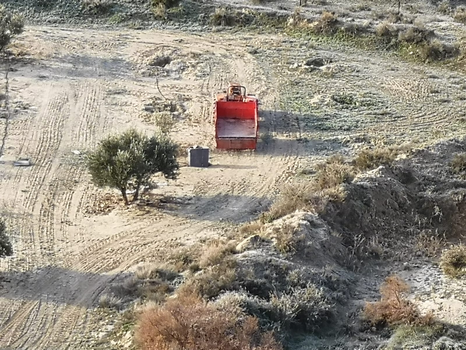 La sucursal de Caja Rural de Dehesas de Guadix ha quedado destrozada tras el atraco