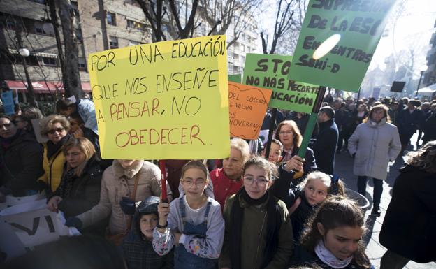 Los colegios rurales de Granada salen a la calle y abren una brecha en Educación