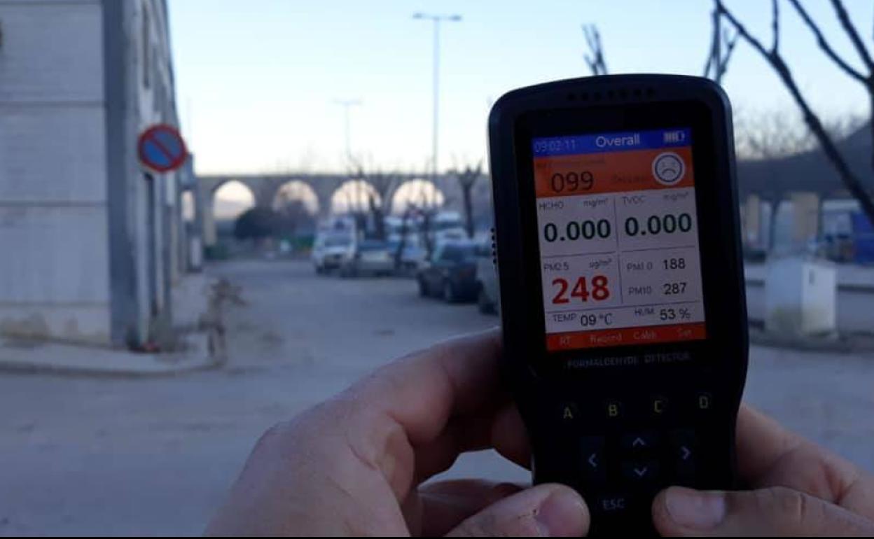 Medición de los niveles de contaminación en la localidad. 