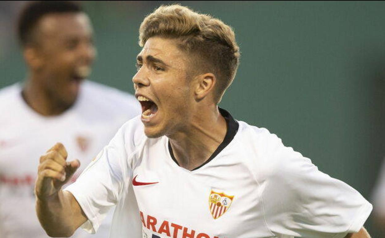 Pozo celebra un gol en pretemporada con el Sevilla. 