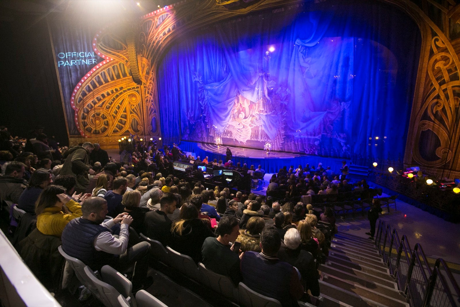 Extraordinaria acogida granadina a la compañía canadiense en su primera actuación en España