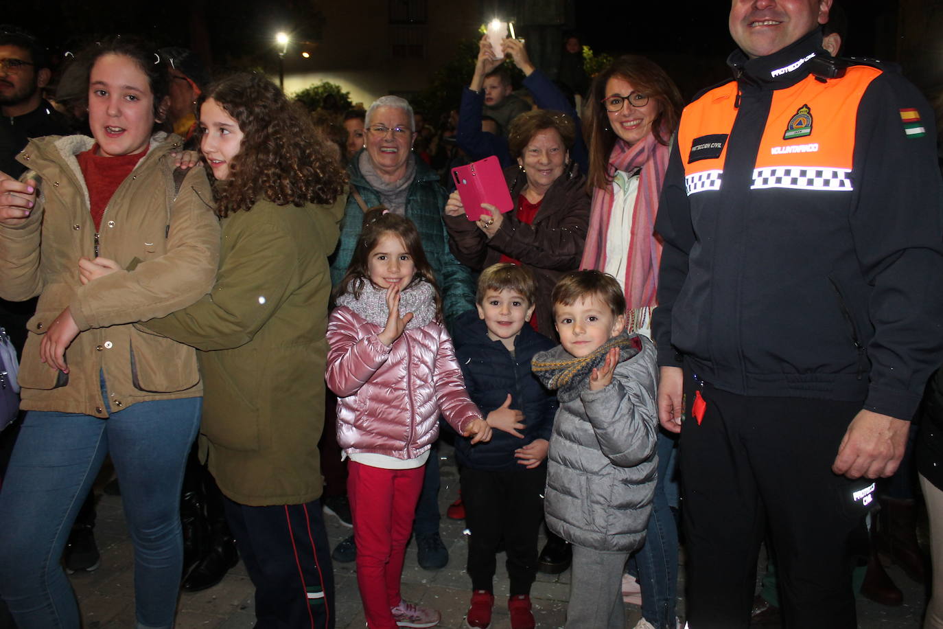La noche del 16 de enero, la de San Antón, es siempre de tradición en Jaén, pero este año, lo ha sido un poco más, ya que hubo nueve lumbres, además de la oficial