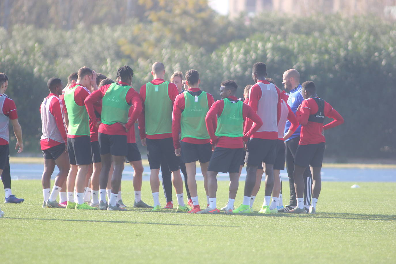 Los rojiblancos afrontan el desplazamiento hoy, con casi los mismos que ganaron al Oviedo. 