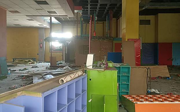 Las taquillas, inutilizadas en el interior del local. 