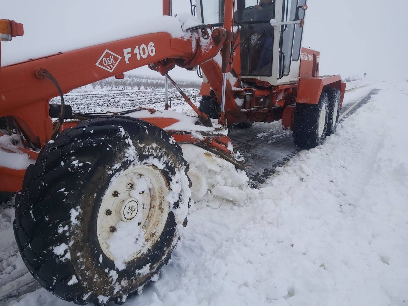 Almería se tiñe de blanco.