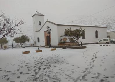Imagen secundaria 1 - Algunas instantáneas que ha dejado tras de si la borrasca en Almería. 