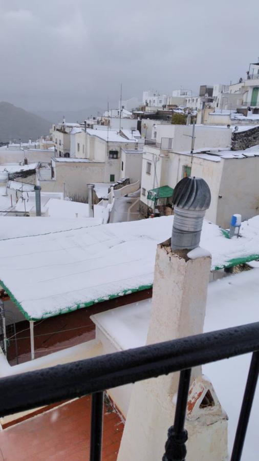 Almería se tiñe de blanco.