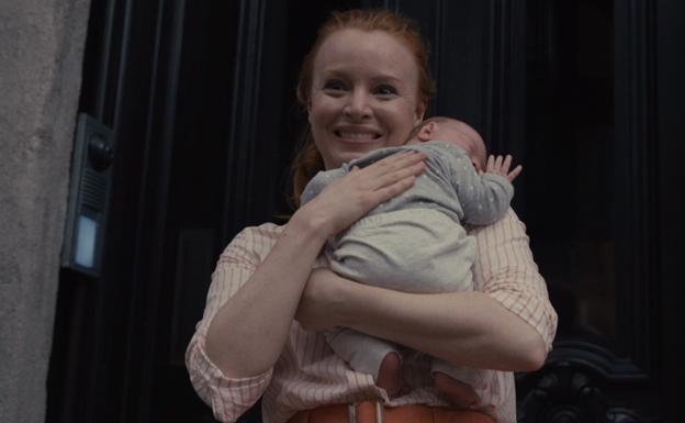 Lauren Ambrose es la protagonista de 'Servant'.