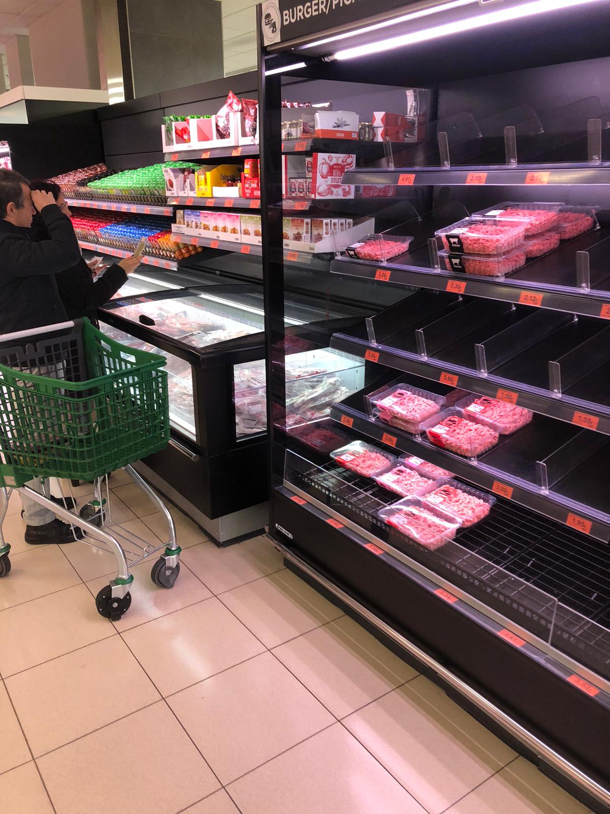 Fotos: Problemas de abastecimiento en Mercadona en Granada por la nieve