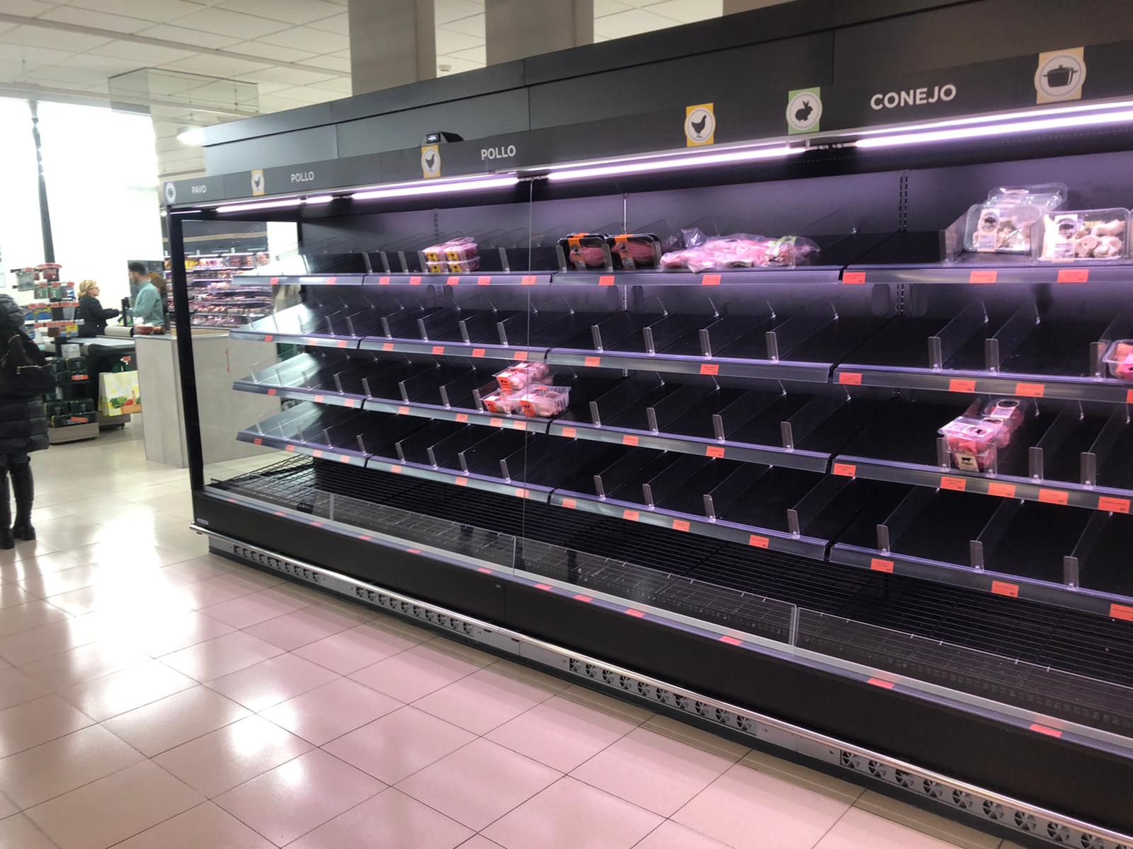 Fotos: Problemas de abastecimiento en Mercadona en Granada por la nieve