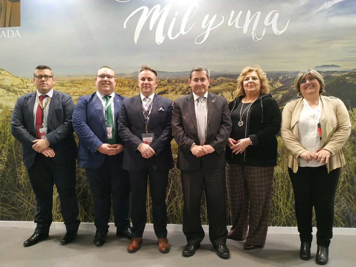 José Entrena, en el centro, junto a distintos diputados provinciales presentes estos días en Fitur.