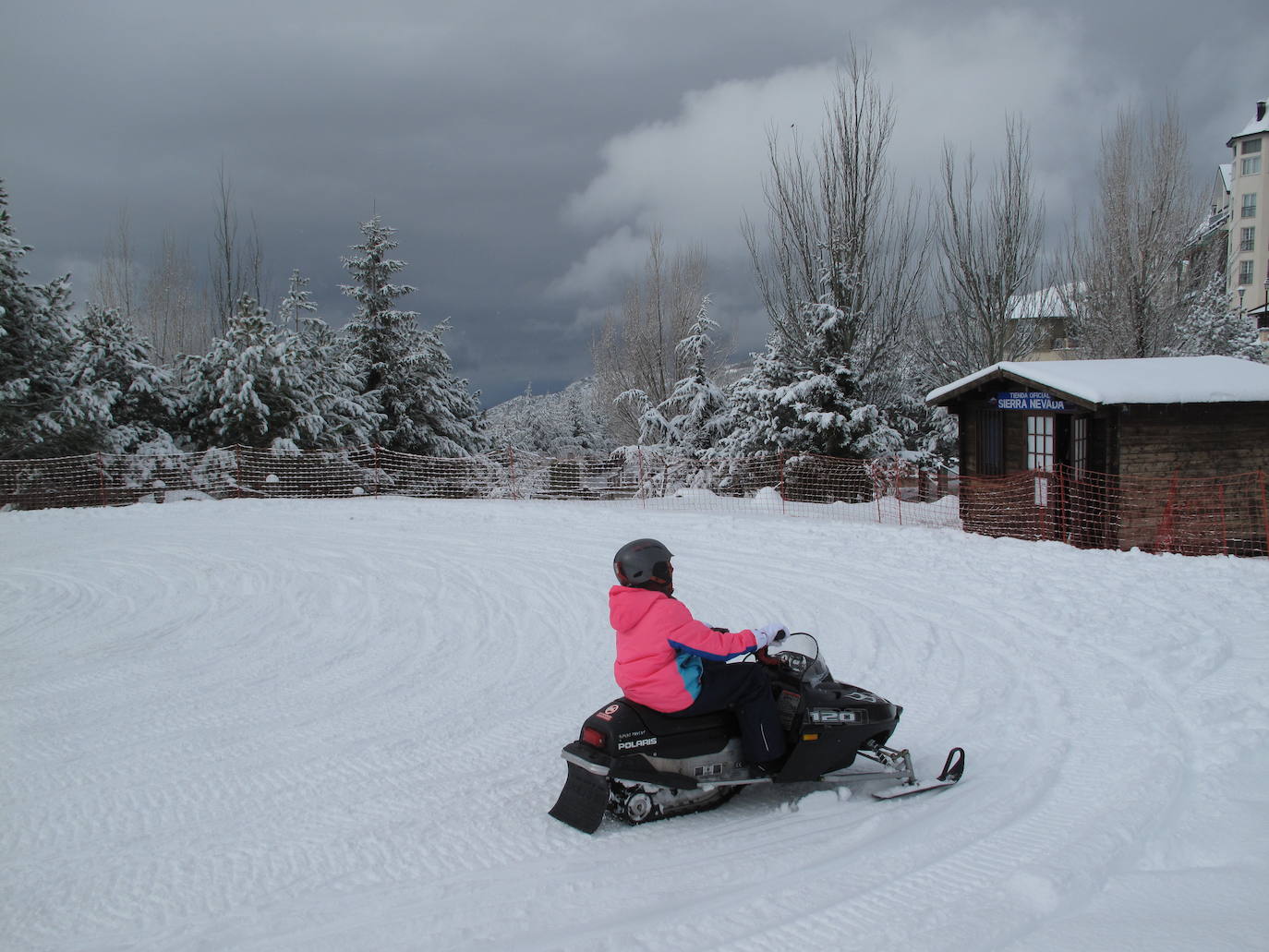 La estación ha abierto intermitentemente este sábado con importante presencia de público a pesar del temporal 