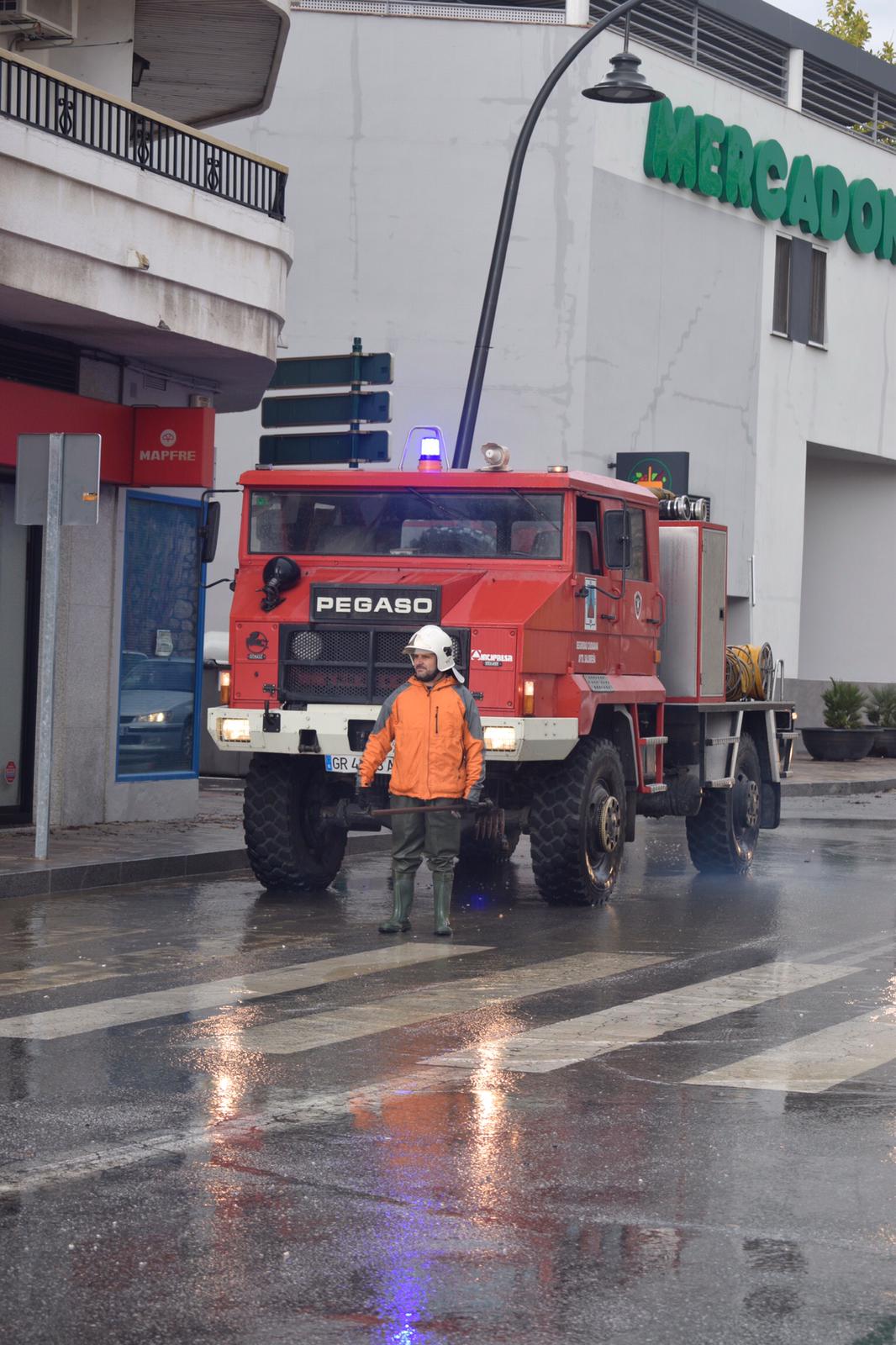 La lluvia inunda las calles de la localidad
