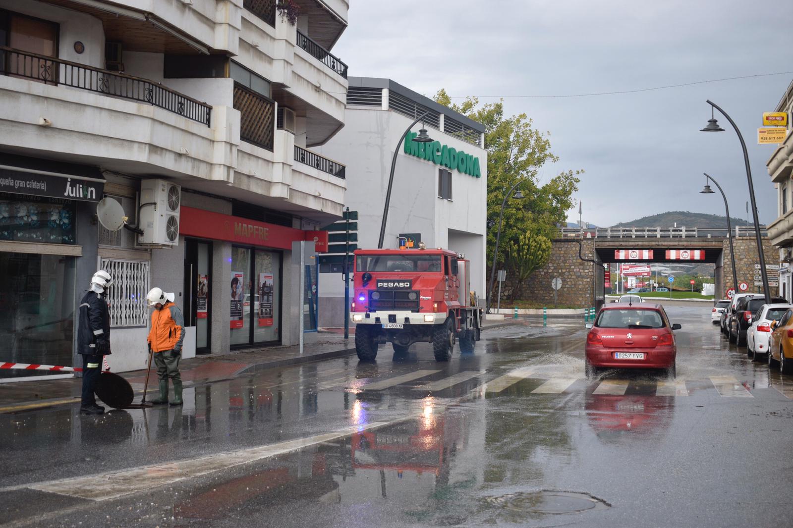 La lluvia inunda las calles de la localidad