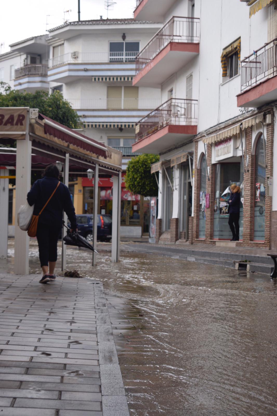 La lluvia inunda las calles de la localidad