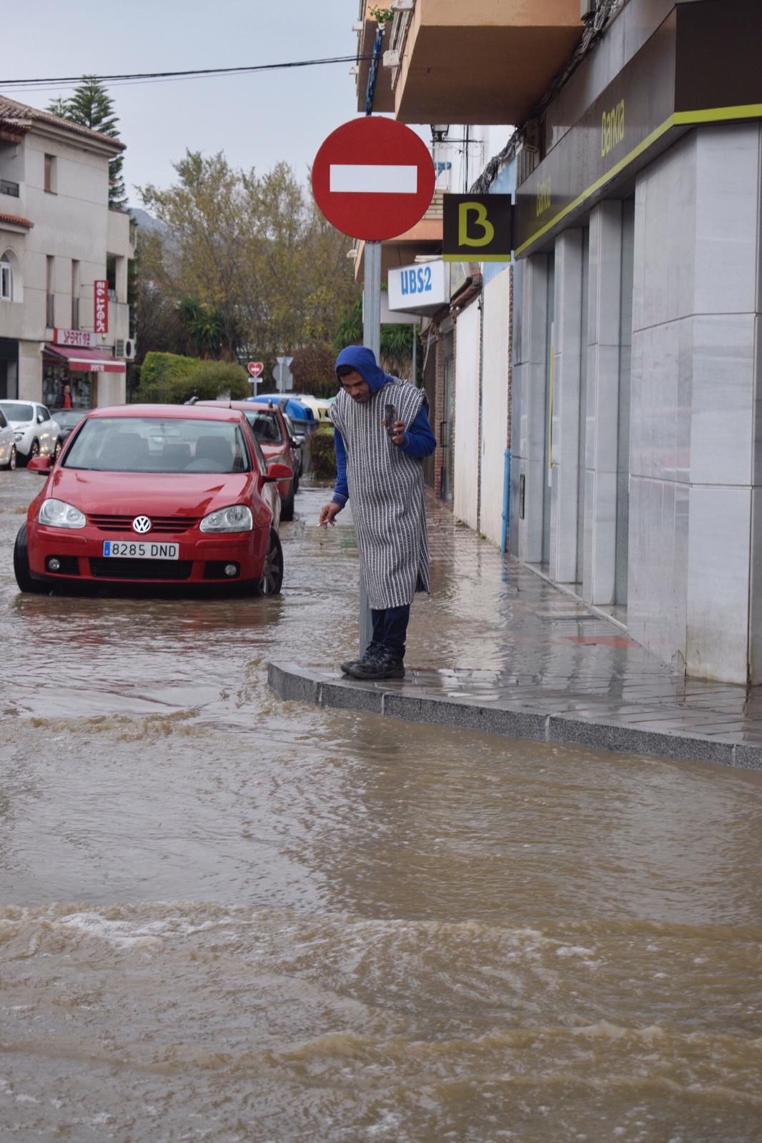 La lluvia inunda las calles de la localidad