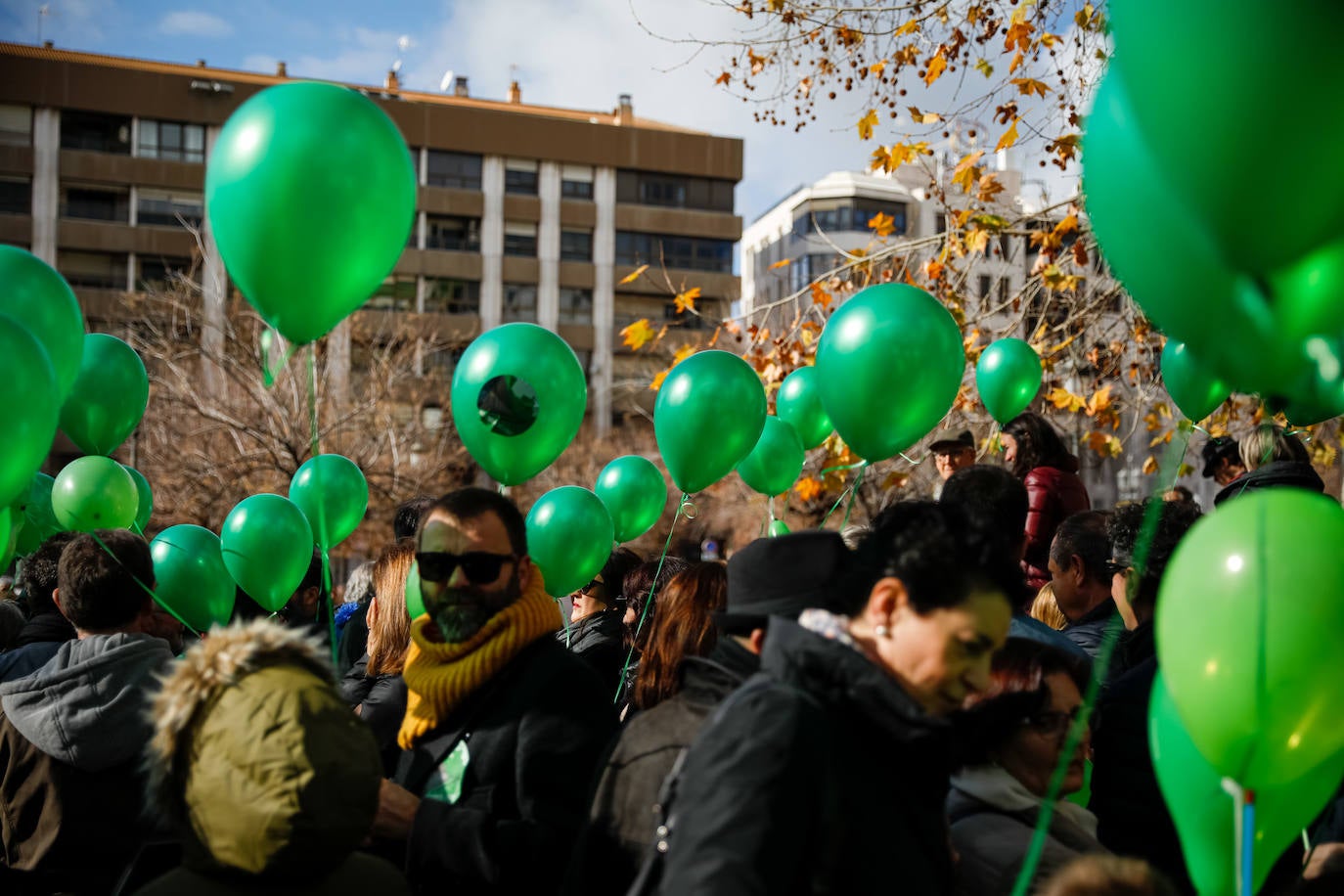 La absorcion de la Escuela Andaluza de Salud Publica toma protagonismo en la concentración que han secundado 400 ciudadanos