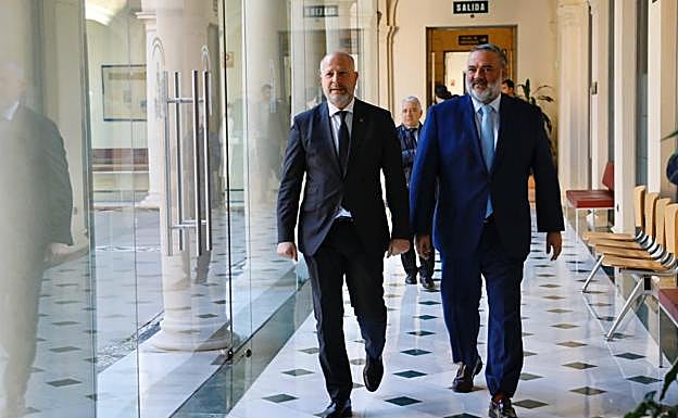 Imbroda, junto a Pablo García, delegado de la Junta en Granada