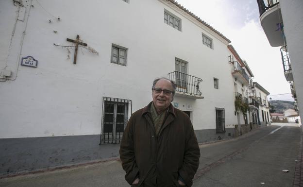 Esteban Velázquez, en la casa del médico, cedida a la fundación.