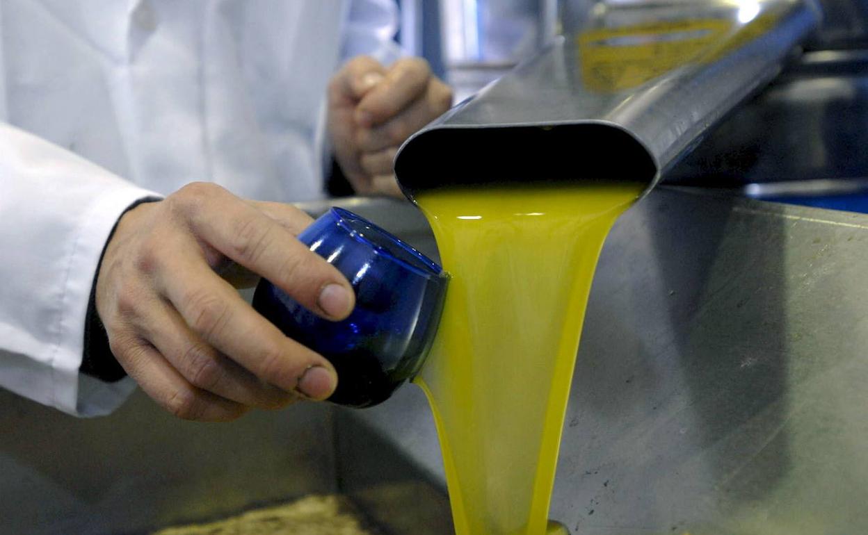 La UE quitará del mercado y la venta más aceite esta vez para subir precios