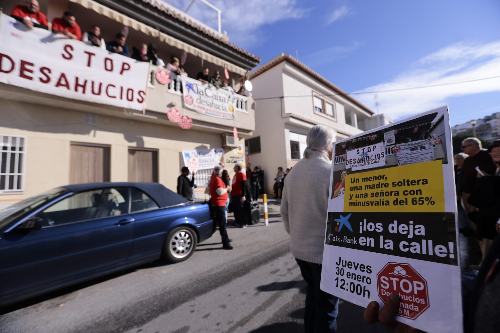 Ana Mari tiene 34 años y vive en La Herradura junto a su hijo de 13 y su madre de 55. Hace tres décadas que residen en una vivienda heredada de sus abuelos. Pero están a punto de quedarse en la calle