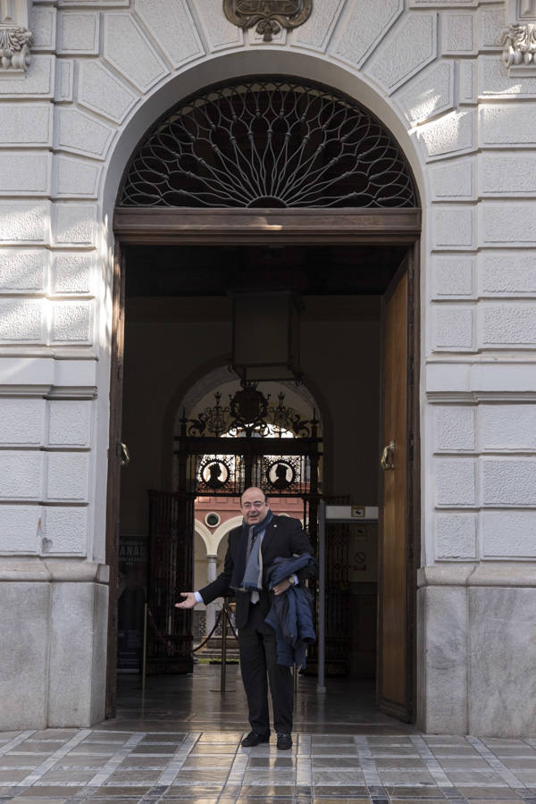 El mandatario popular ha anunciado su salida de la dirección del partido a nivel provincial en el pleno ordinario del Ayuntamiento de Granada 