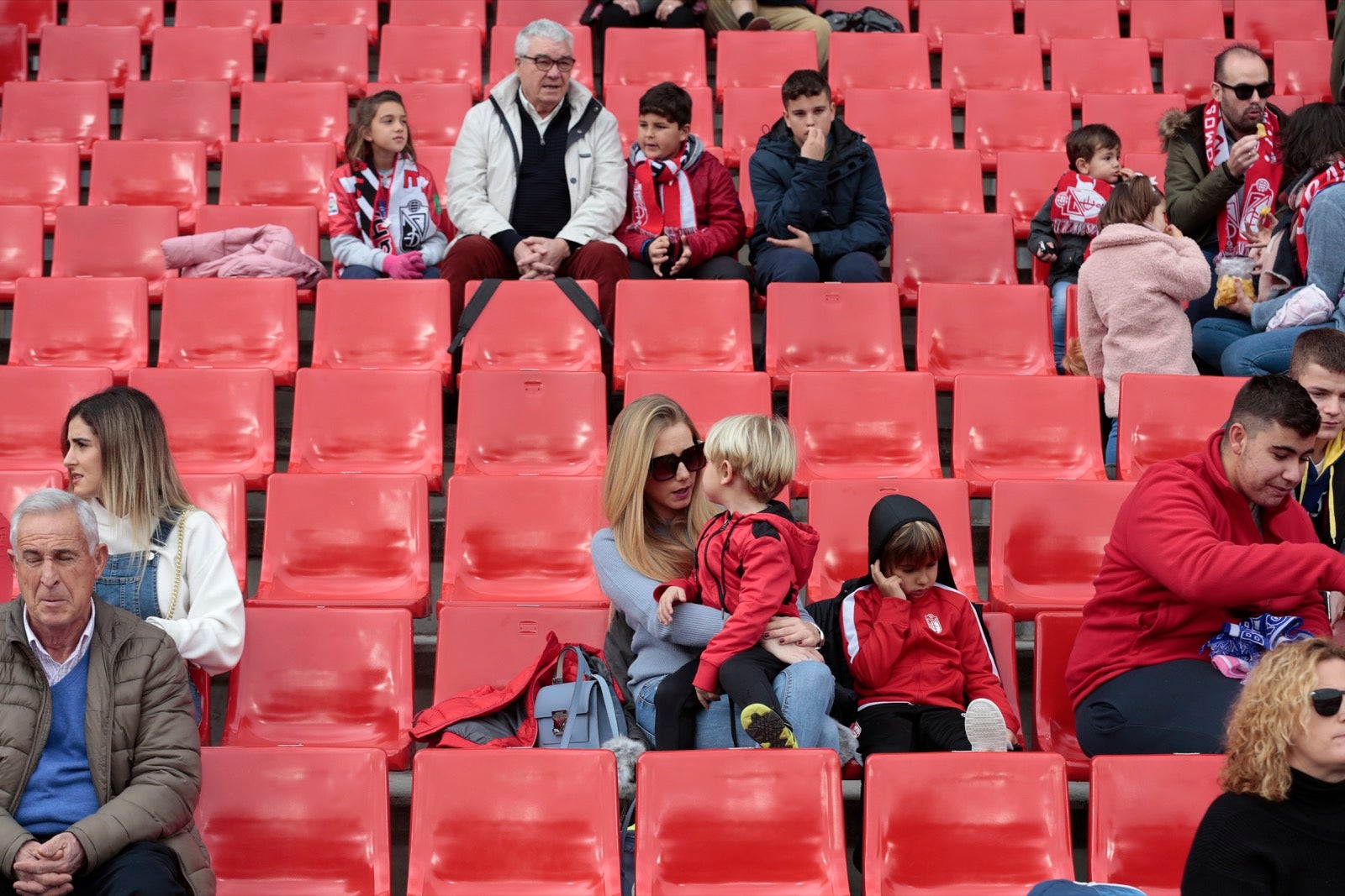 ¿Has estado en el choque de este mediodía en el campo del Zaidín? Aquí te puedes buscar