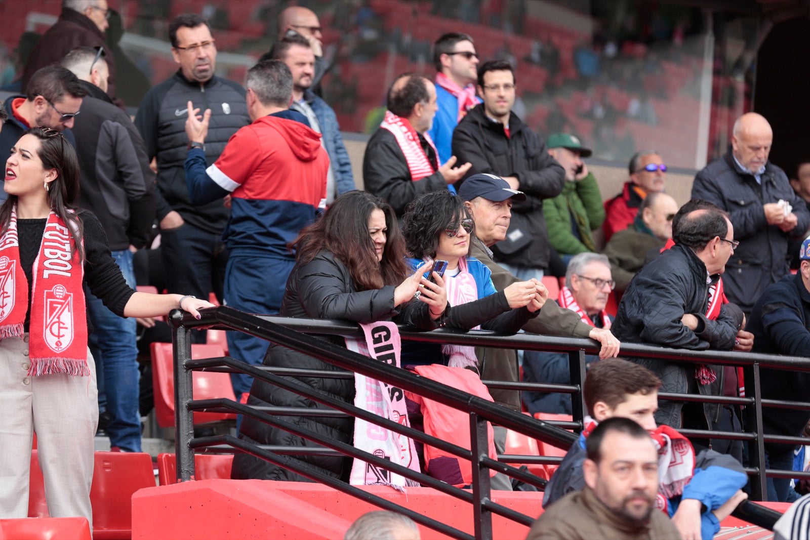 ¿Has estado en el choque de este mediodía en el campo del Zaidín? Aquí te puedes buscar