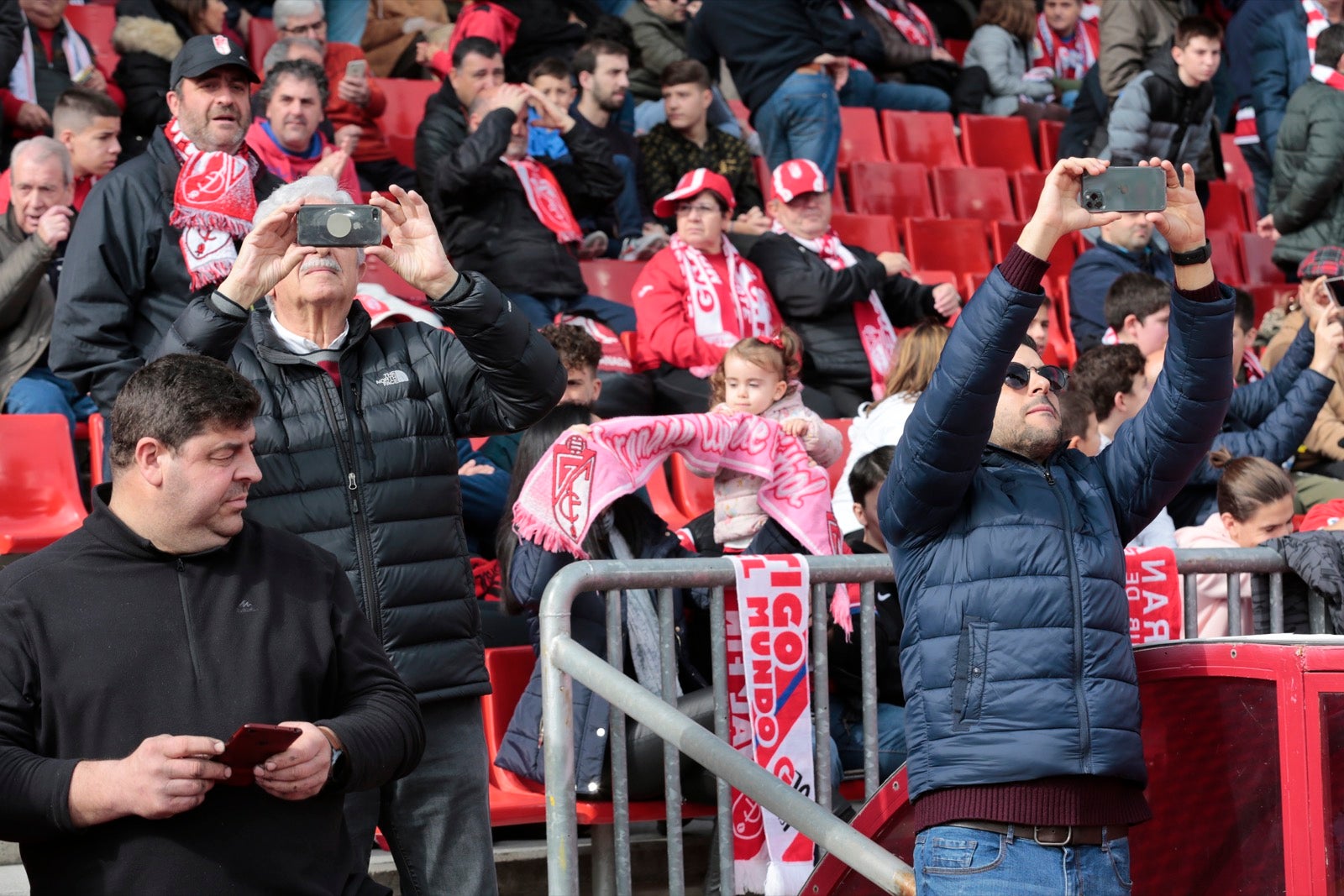 ¿Has estado en el choque de este mediodía en el campo del Zaidín? Aquí te puedes buscar