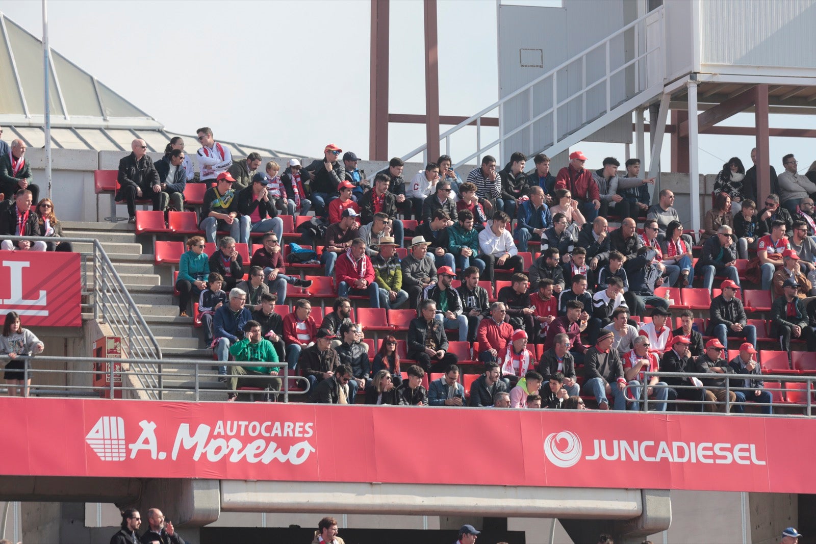 ¿Has estado en el choque de este mediodía en el campo del Zaidín? Aquí te puedes buscar
