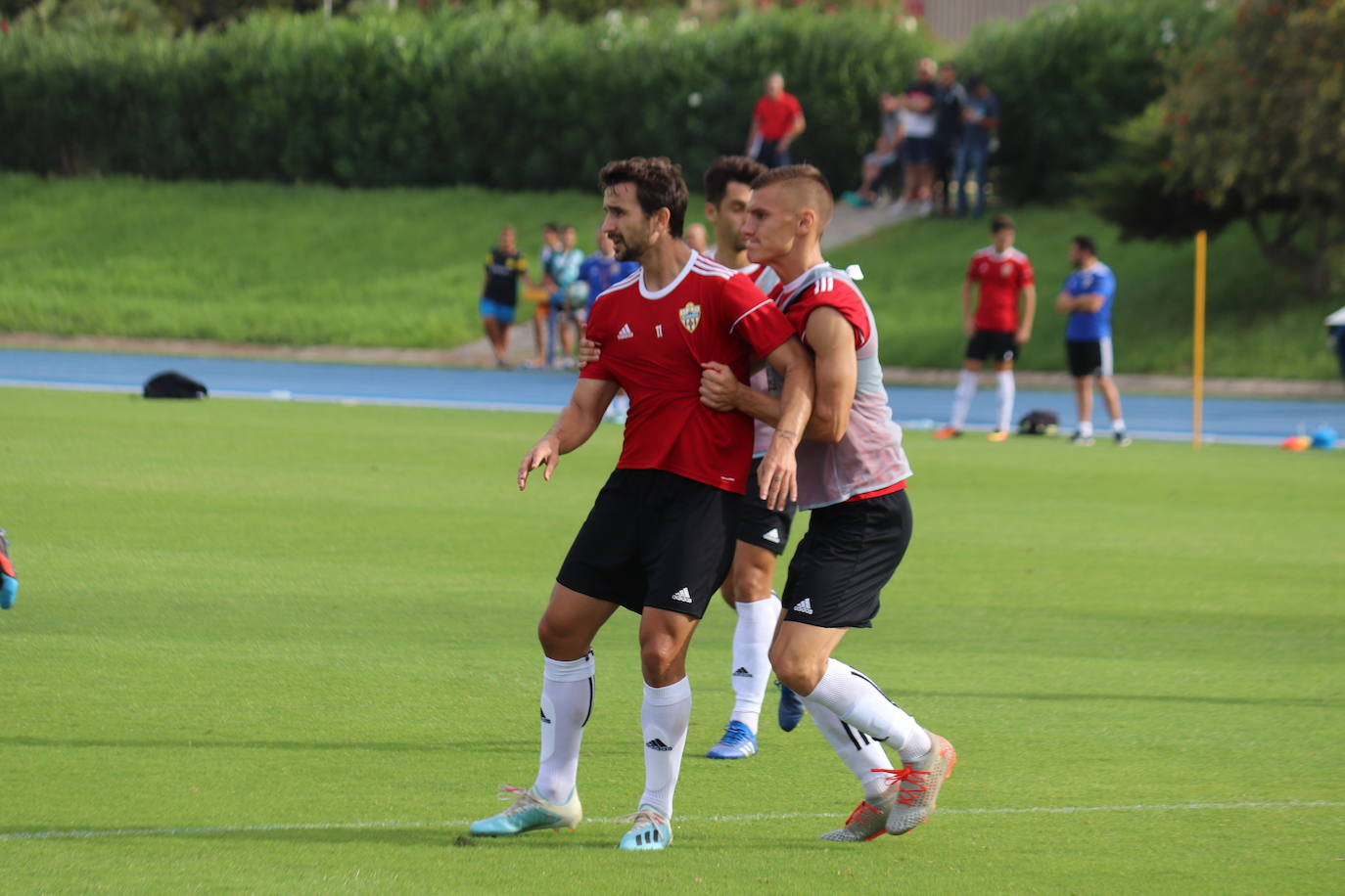 Juan Muñoz, que pelea con Nikola Maras, ocupará posición en punta. 