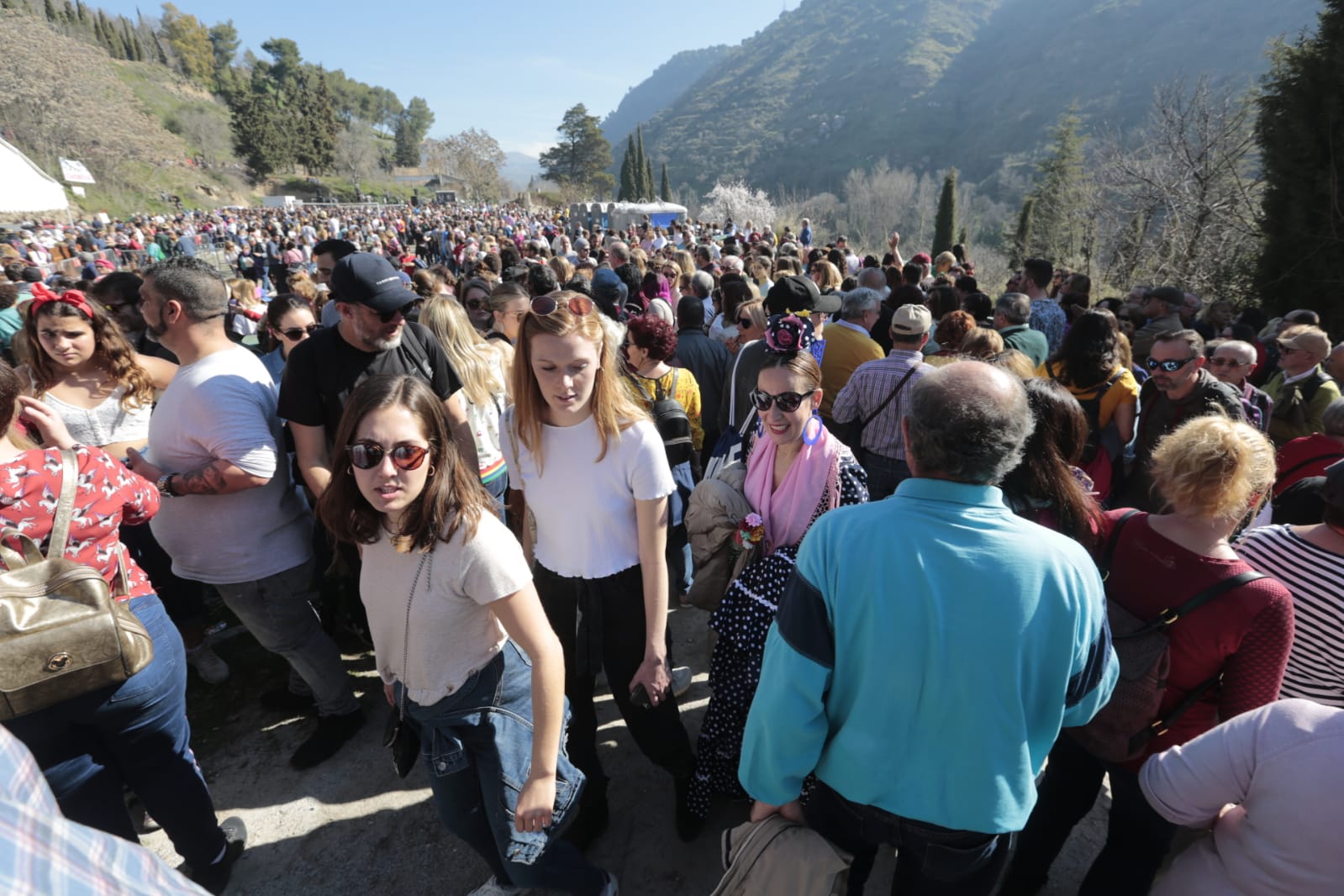 La ciudad festeja a su patrón entre salaíllas, habas y buen tiempo