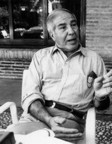 Imagen secundaria 2 - Los Reyes de España inauguraron el centro en junio de 2000; 'Viñetas desbordadas' en 2019, todo un éxito; Entrevista concedida a IDEAL en 1985.