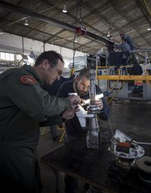 Imagen secundaria 2 - Los pilotos que se forman en Granada lo hacen en helicópteros como el de Kobe Bryant