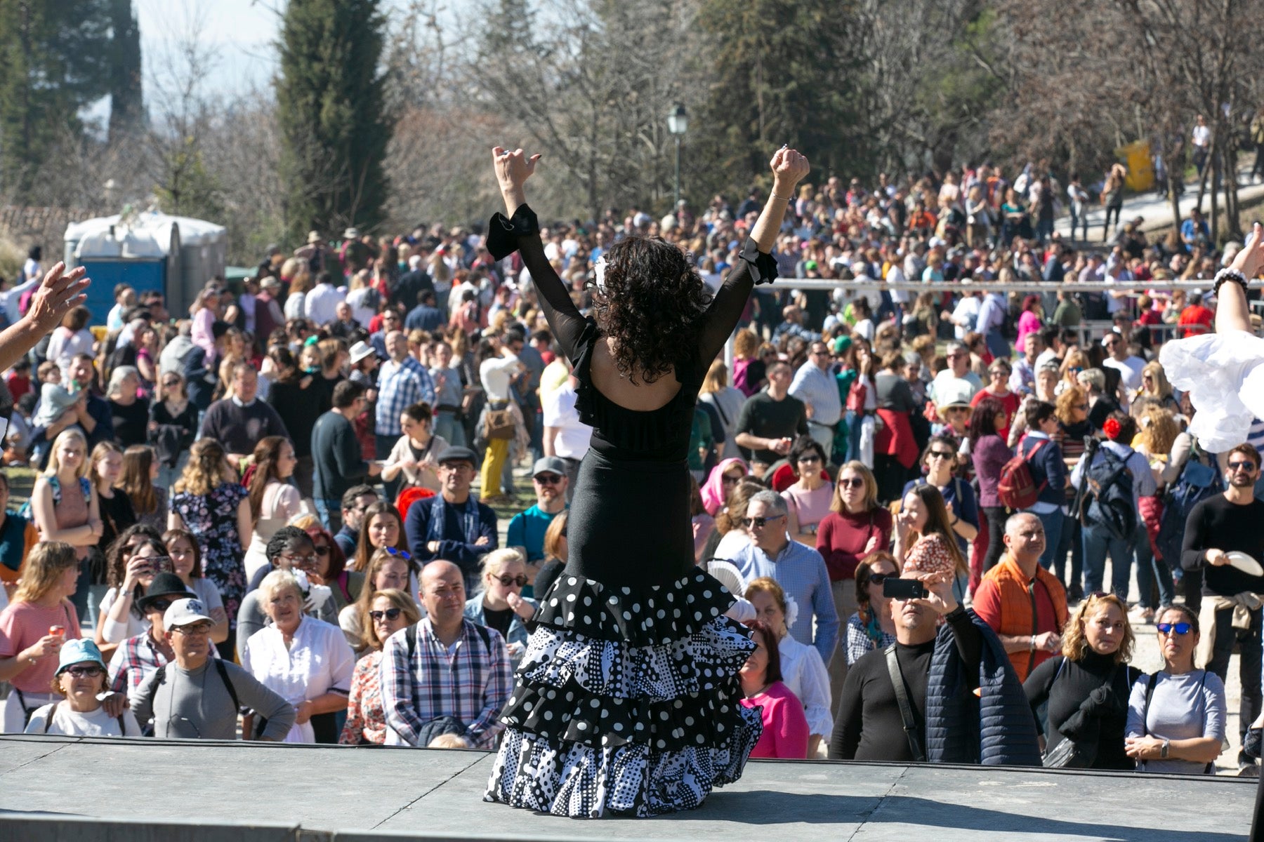 La ciudad festeja a su patrón entre salaíllas, habas y buen tiempo