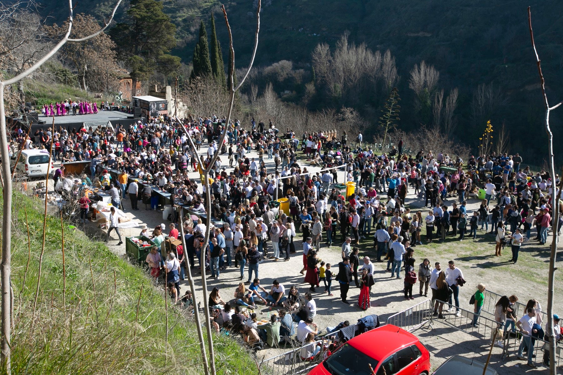 La ciudad festeja a su patrón entre salaíllas, habas y buen tiempo