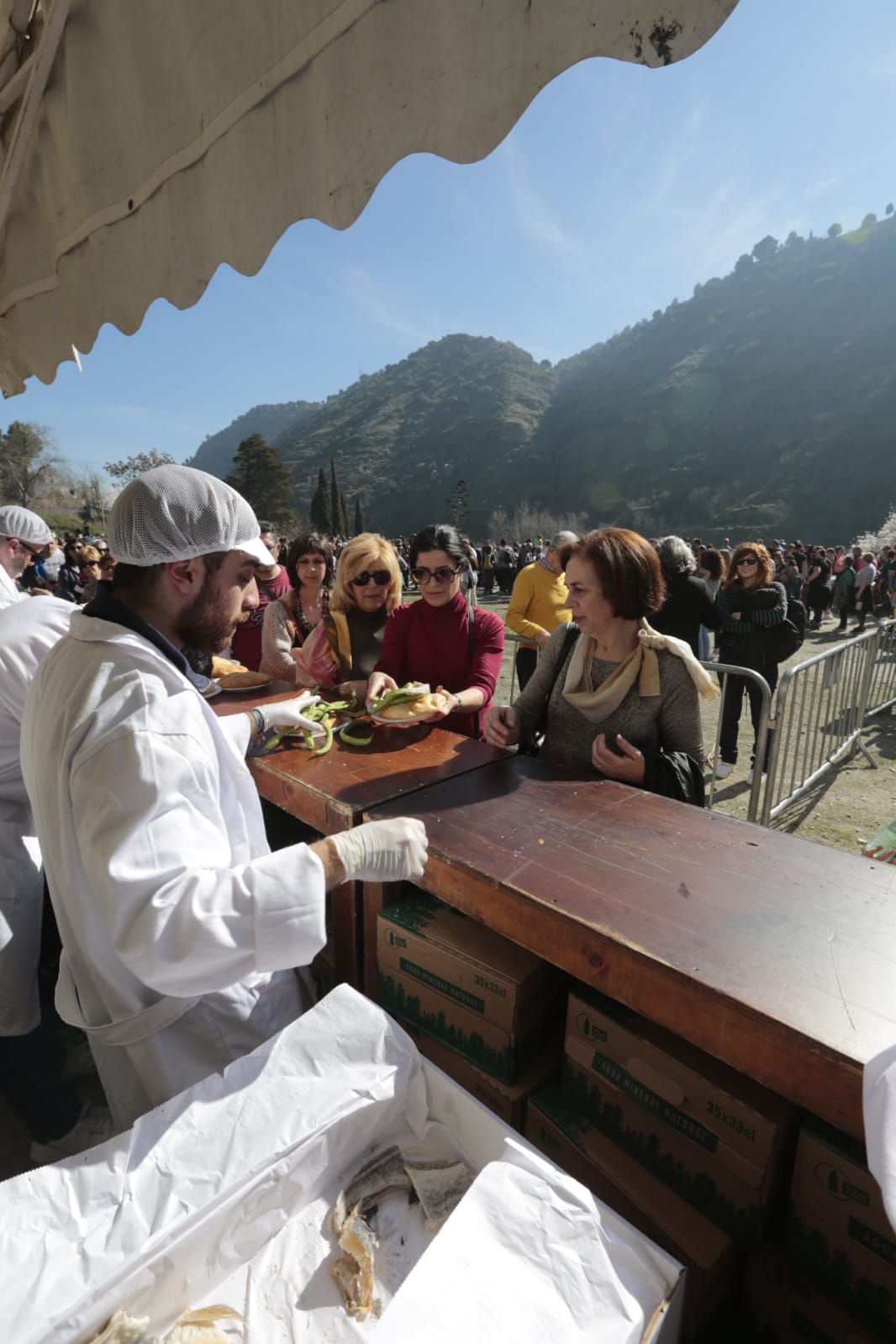 La ciudad festeja a su patrón entre salaíllas, habas y buen tiempo