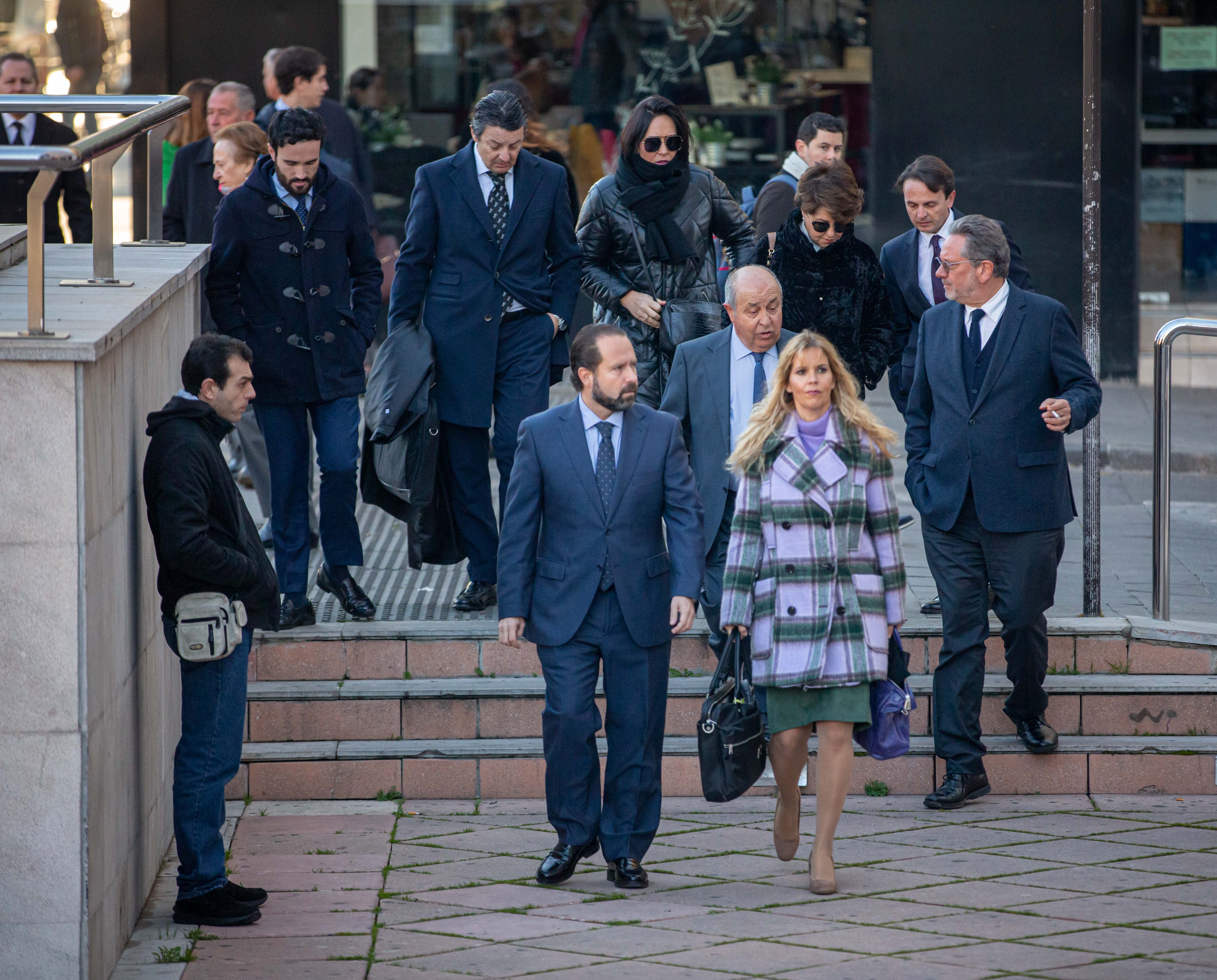 José Torres Hurtado, junto a varios de los concejales de su etapa en el gobierno municipal, a su llegada a La Caleta